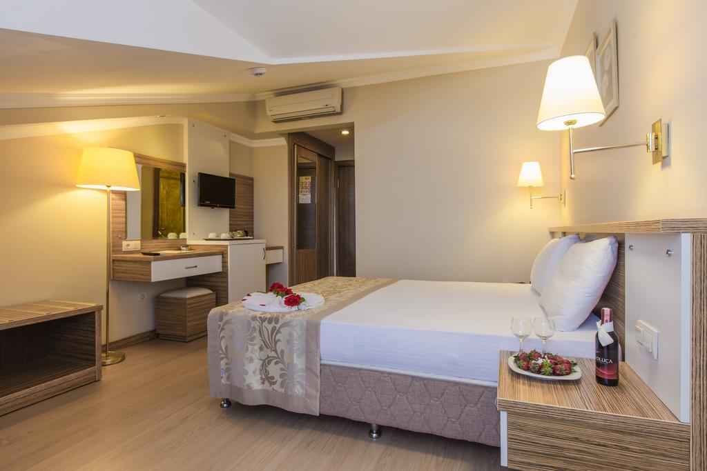 Aes Club Hotel Oludeniz Exterior photo