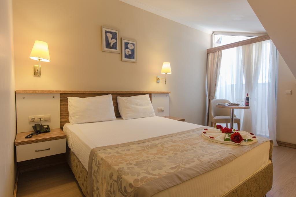 Aes Club Hotel Oludeniz Exterior photo